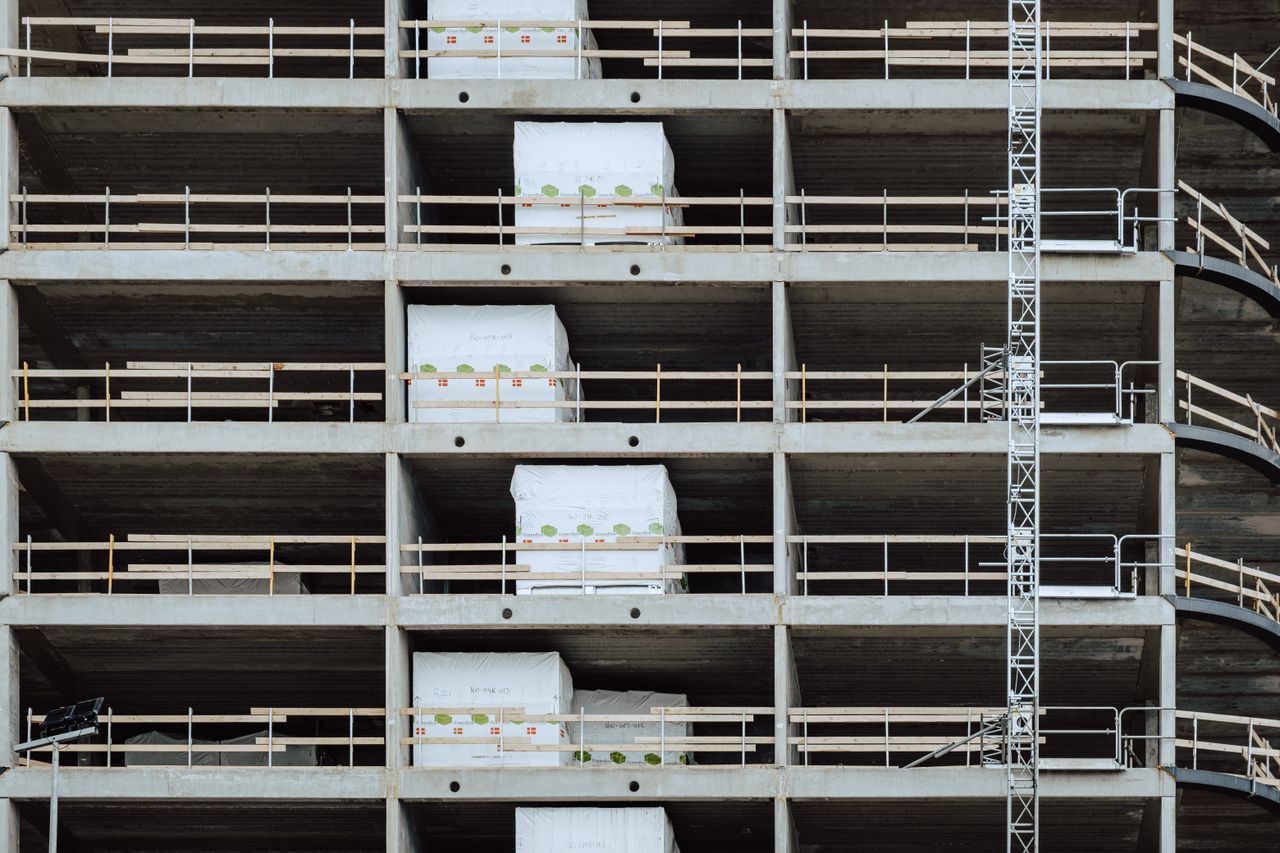 Close-up of a multi-storey building under construction, showcasing steel and concrete structure.